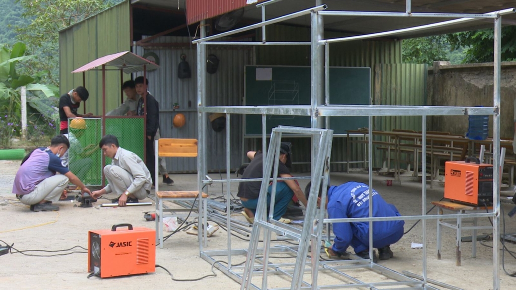 Giờ thực hành của lớp Sơ cấp nghề hàn tại Tuyên Quang