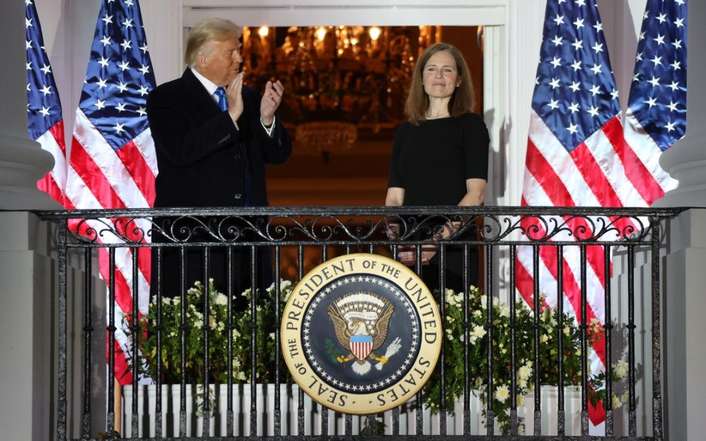 Bà Amy Coney Barret là thành viên trẻ nhất Tòa án Tối cao Mỹ (Ảnh: Reuters)