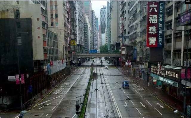 Bão Kompasu đổ bộ Hong Kong gây mưa lớn (Ảnh: SCMP) 