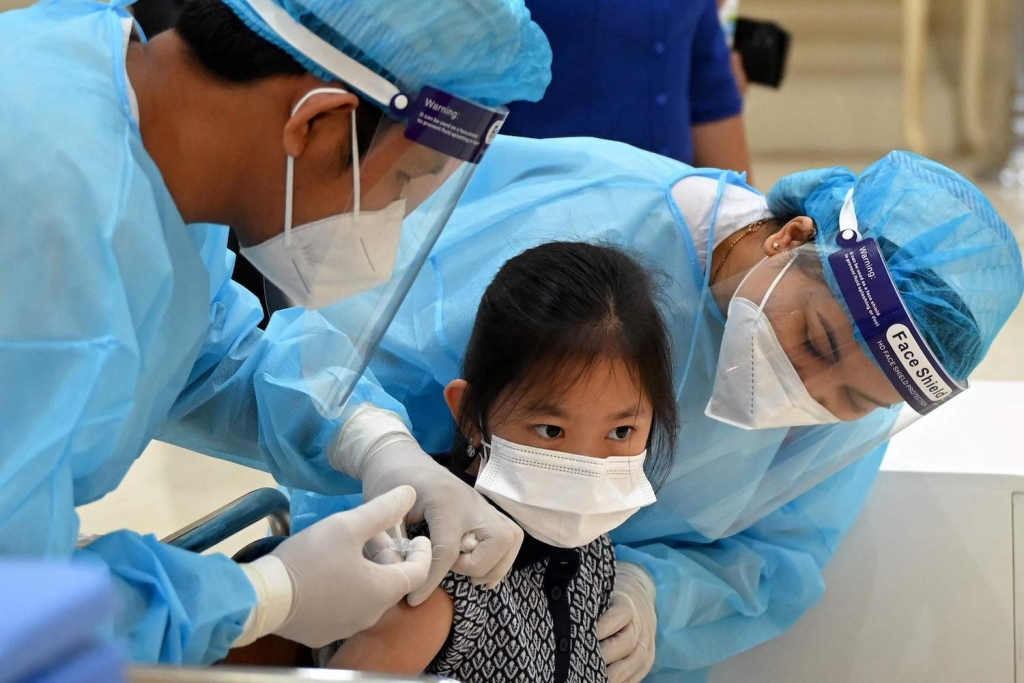  Campuchia cận mốc 100% trẻ em 6 - 12 tuổi được tiêm chủng (Ảnh: AFP)