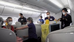 New Zealand thực hiện tiêm vắc-xin Covid-19 trong khoang máy bay