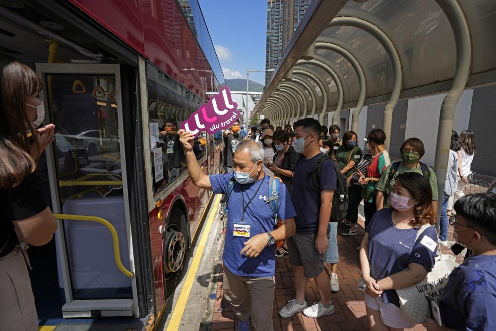 Tour du lịch ngủ trên xe buýt tại Hong Kong (Trung Quốc) hút khách