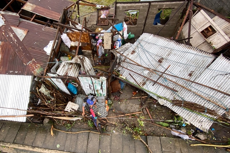 Siêu bão Goni đổ bộ Philippines, ít nhất 4 người thiệt mạng (Ảnh: EPA)