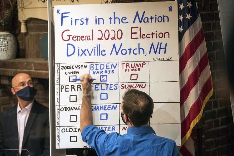 Thị trấn Dixville Notch, bang New Hampshire là một trong những nơi có truyền thống tổ chức bỏ phiếu ngay trong những giờ phút đầu tiên của ngày bầu cử (Ảnh: AP)