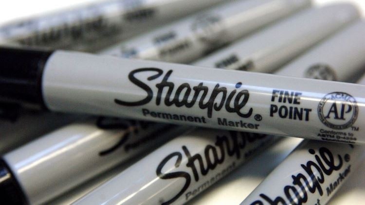 Nhiều người dùng mạng xã hội cho rằng bút Sharpie có thể làm hỏng phiếu bầu tại bang Arizona (Ảnh: fox6now)