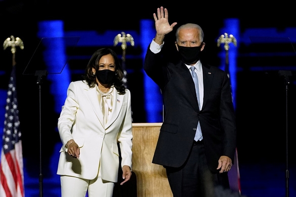 Sáng 8/1(giờ Việt Nam), ông Joe Biden và Kamala Harris có bài phát biểu đầu tiên trước toàn quốc (Ảnh: Reuters)