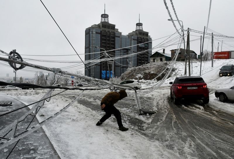 Mưa băng xảy ra tại Vladivostok (Ảnh: Reuters)