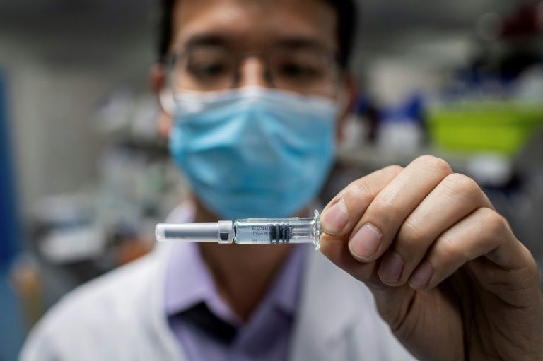 Trung Quốc đã khởi động chương trình sử dụng khẩn cấp vắc-xin ngừa Covid-19 từ tháng 7 (Ảnh: AFP)