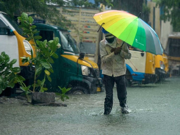 Ấn Độ sơ tán hàng nghìn dân nhằm tránh bão Nivar (Ảnh: AFP)