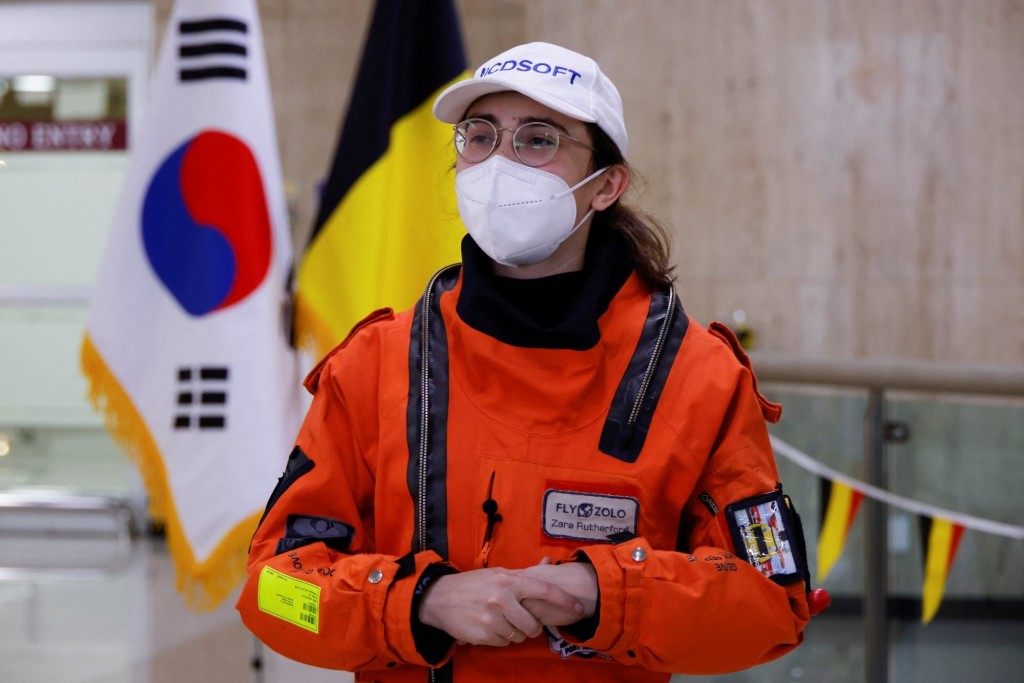 Zara Rutherford hạ cánh xuống sân bay quốc tế Gimpo ở Seoul vào ngày 11/12 vừa qua (Ảnh: Reuters)