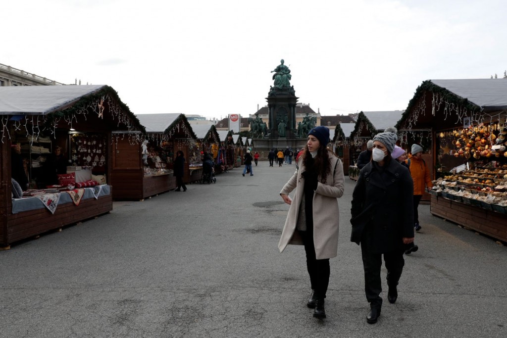 Chợ Giáng sinh vắng vẻ ở Vienna, Áo (Ảnh: AP)