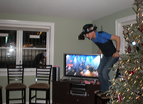 Người dân Đan Mạch sẽ nhảy khỏi chiếc ghế đang ngồi khi chuông đồng hồ điểm 12 tiếng đêm giao thừa, với ước mong năm mới sẽ tiến bộ hơn năm cũ (Ảnh: Savored Journey)