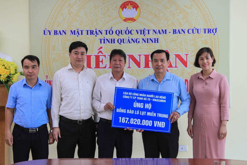 Ủy ban MTTQ tỉnh tiếp nhận ủng hộ, tháng 11/2020.