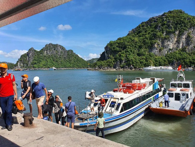 Từ 1/4/2022, thu phí tham quan vịnh Hạ Long chuyển đổi theo hoá đơn điện tử (Ảnh minh hoạ)