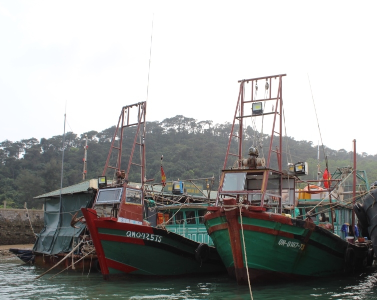 2 phương tiện sử dụng chã cào khai thác thủy sản.