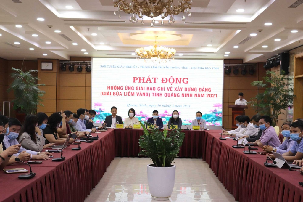 Quang cảnh buổi họp báo.