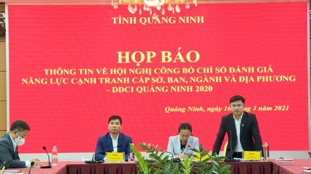 Lãnh đạo Ban Xúc tiến và Hỗ trợ đầu tư thông tin về Hội nghị tại buổi họp báo.