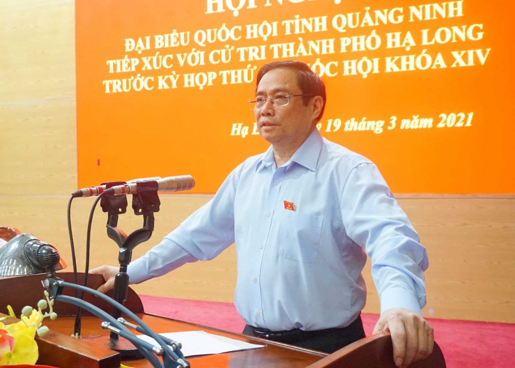 Đồng chí Phạm Minh Chính, Ủy viên Bộ Chính trị, Trưởng Ban Tổ chức Trung ương, ĐBQH tỉnh Quảng Ninh phát biểu tại buổi tiếp xúc cử tri.