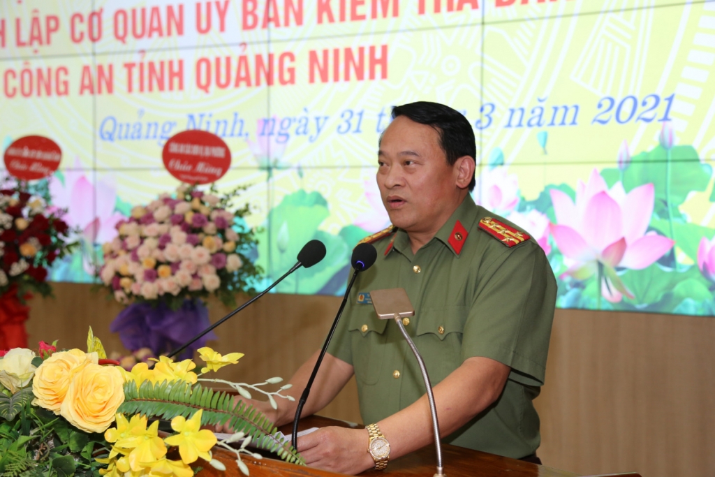 Đồng chí Đại tá Tạ Quang Huy – Phó Chủ nhiệm Ủy ban kiểm tra Đảng ủy Công an Trung ương phát biểu tại buổi Lễ.