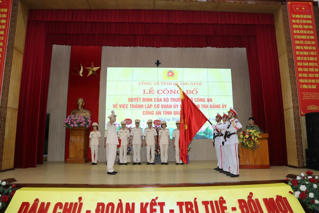 Cơ quan Ủy ban kiểm tra Đảng ủy Công an tỉnh Quảng Ninh tuyên thệ tại buổi lễ.