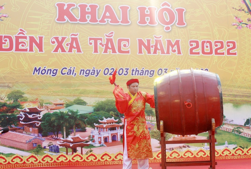 Lãnh đạo thành phố Móng Cái (Quảng Ninh) gióng trống khai hội đền Xã Tắc năm 2022