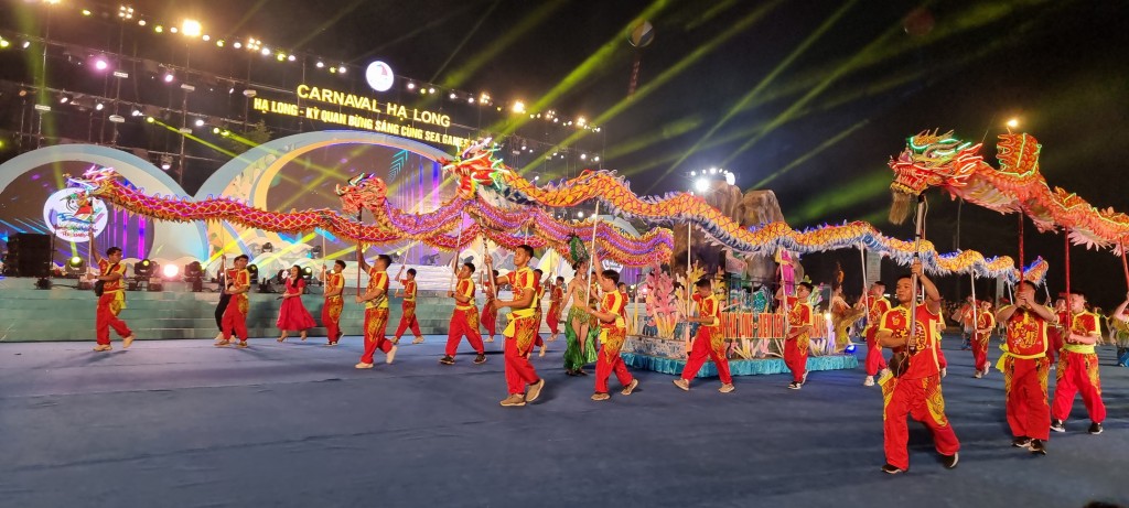 Có trên 2.000 diễn viên tham gia biểu diễn chương trình văn nghệ tại Carnaval Hạ Long 2022.