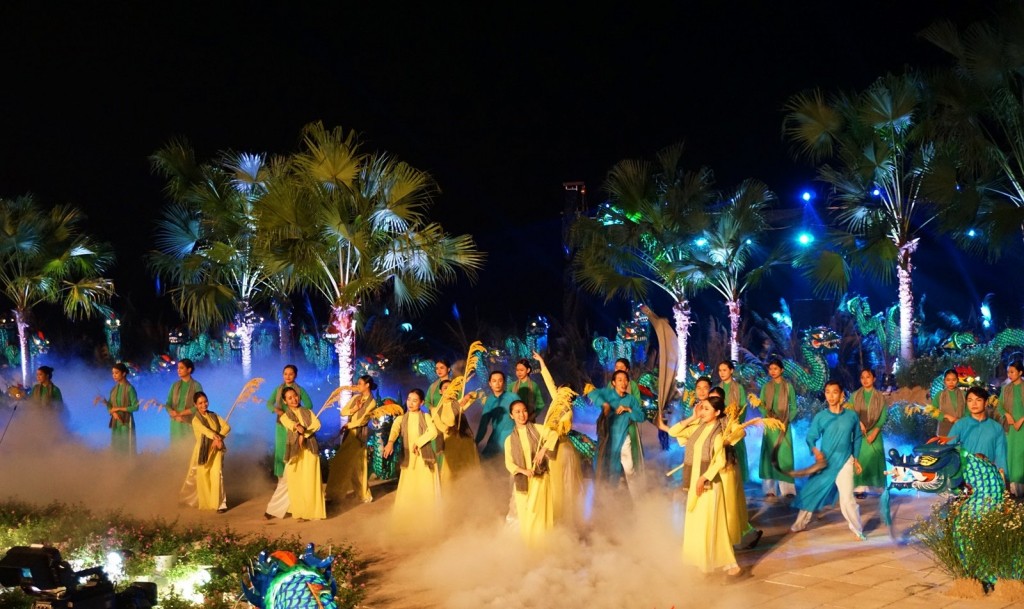 Các tiết mục đặc sắc tại Chương trình Festival Áo dài Quảng Ninh 2022. Ảnh: Báo Quảng Ninh.