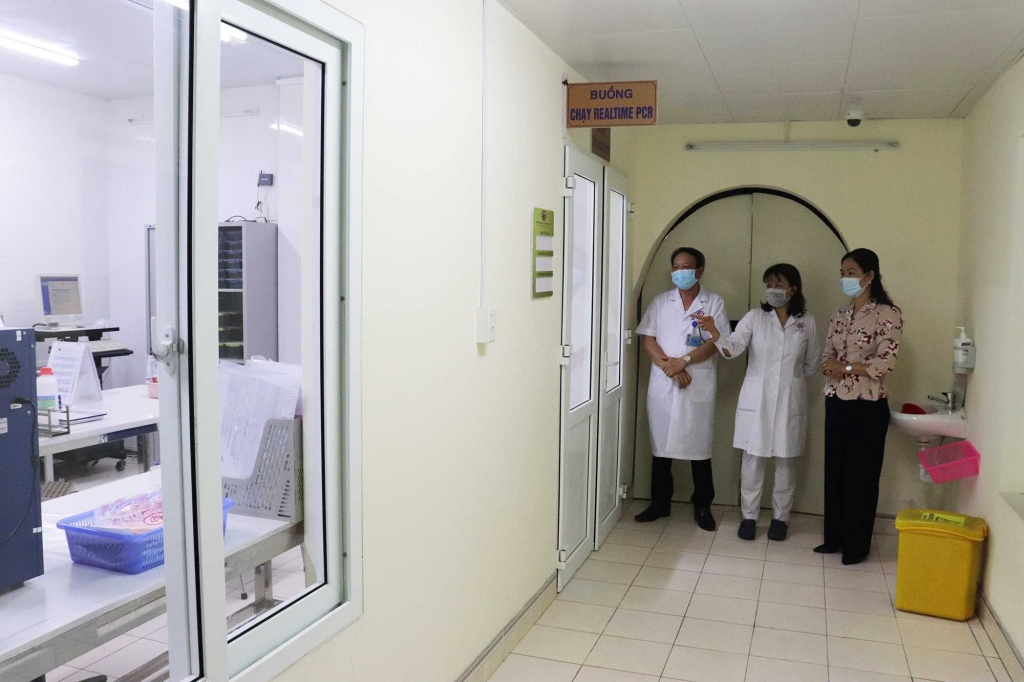 Quảng Ninh: Hơn 2.000 người dân xét nghiệm Covid-19 tự nguyện