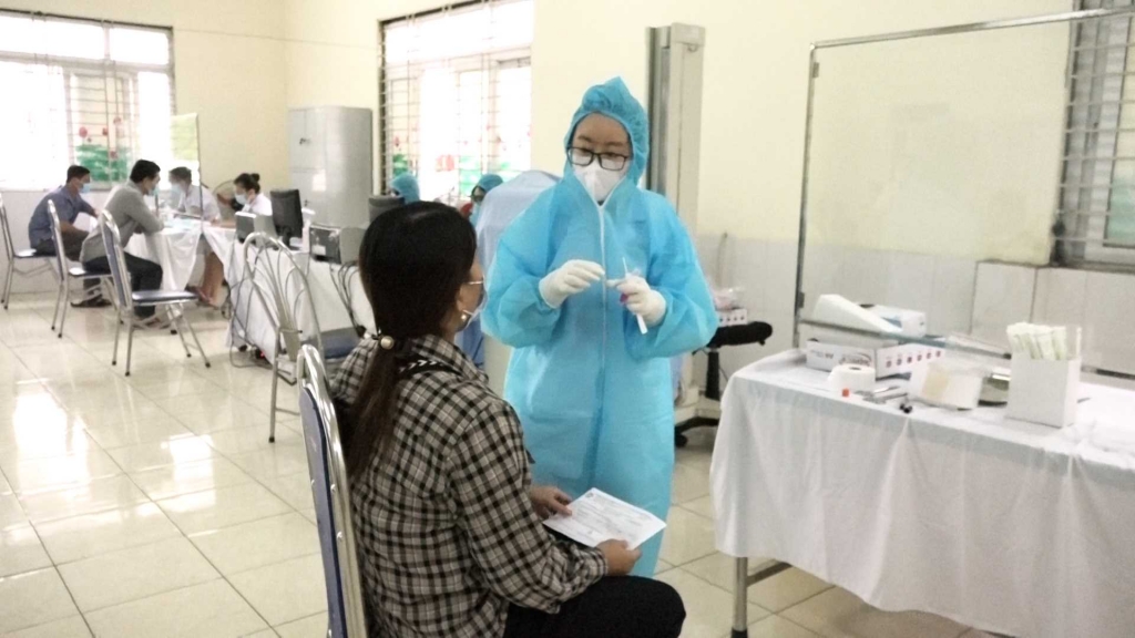 Các Y, Bác sỹ Bv Đa Khao Cẩm Phả lấy mẫu - Xét nghiệm SARS- CoV- 2