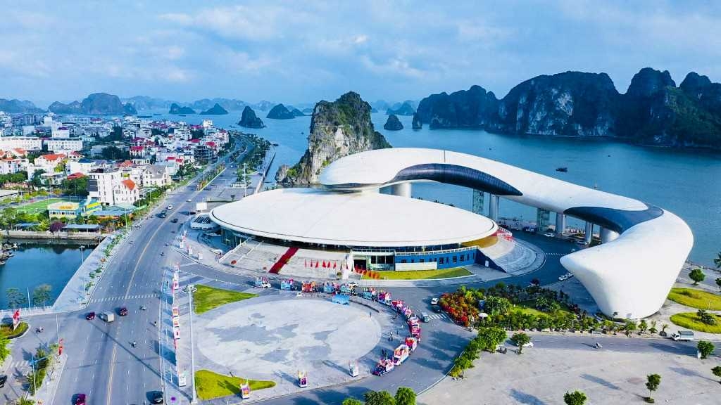 Đoàn xe diễu hành tập kết tại Cung Quy hoạch, hội chợ và triển lãm tỉnh.
