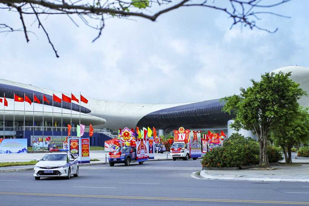 Quảng Ninh: Chùm ảnh đoàn xe diễu hành tuyên truyền lưu động mừng ngày bầu cử