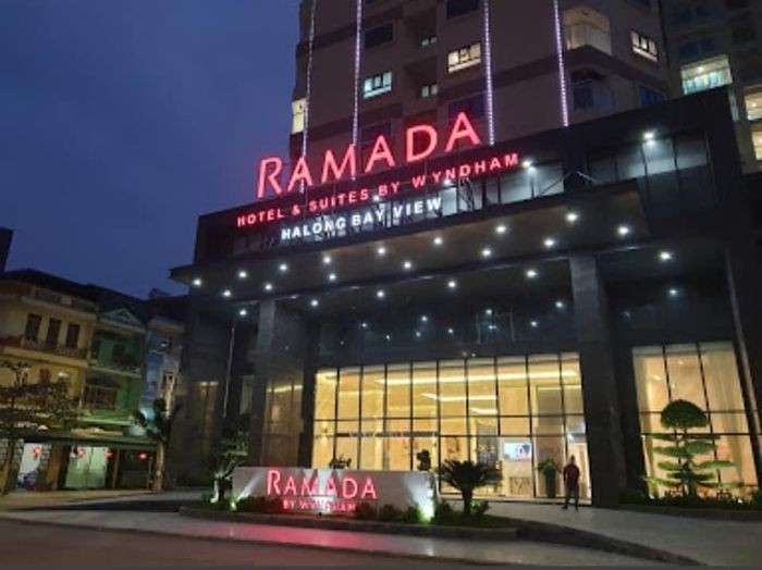 Tòa nhà Ramada Hạ Long do Công ty CP đầu tư Lạc Hồng làm chủ đầu tư, 1 trong 7 cơ sở, công trình bị tạm đình chỉ hoạt động do có sai phạm về PCCC. (Ảnh: Internet)