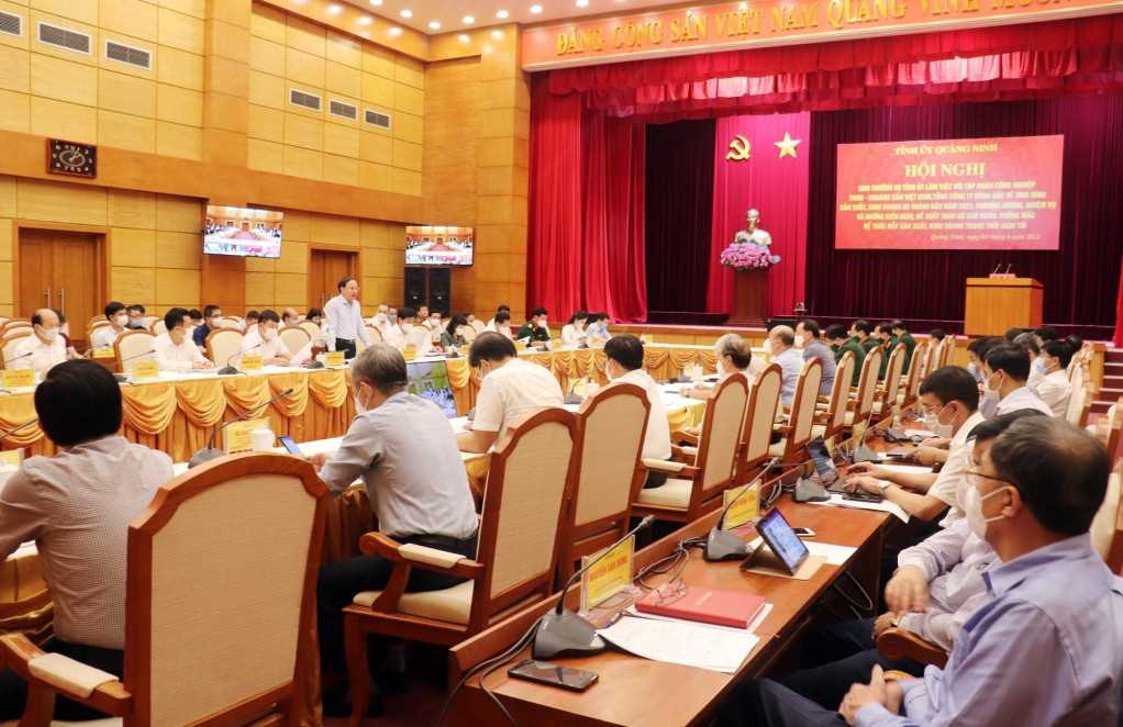 Quang cảnh buổi làm việc