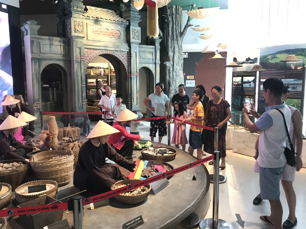 Bảo tàng Quảng Ninh đã đón 1.000 lượt khách trong 2 ngày cuối tuần vừa qua