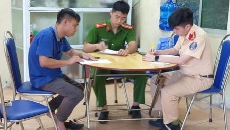 Lực lượng chức năng đã mời các đối tượng liên quan lên làm việc.