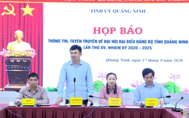 Phó Bí thư Thường trực Tỉnh ủy Quảng Ninh Ngô Hoàng Ngân phát biểu tại họp báo.