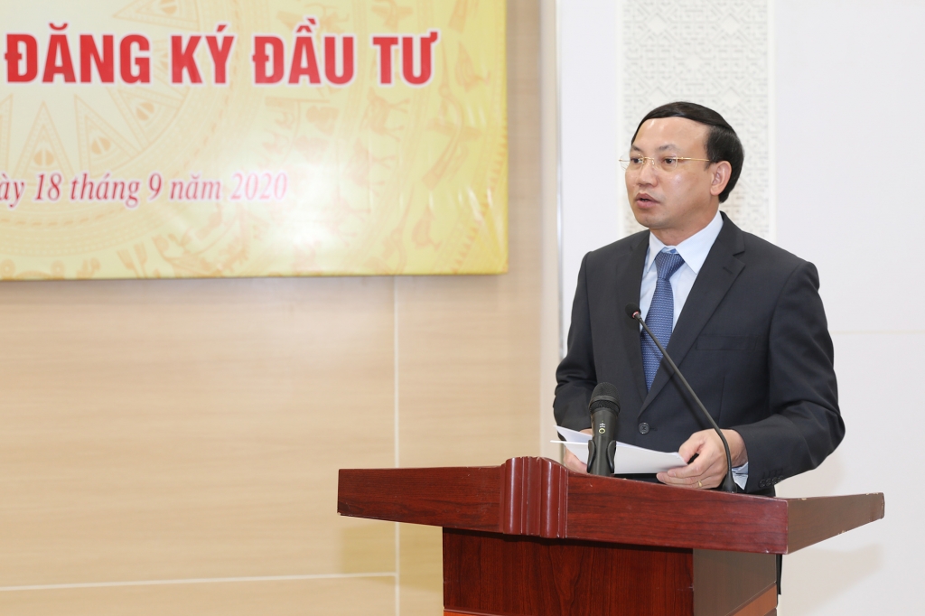Đồng chí Nguyễn Xuân Ký, Bí thư Tỉnh ủy, Chủ tịch HĐND tỉnh, phát biểu tại lễ trao giấy chứng nhận đăng ký đầu tư