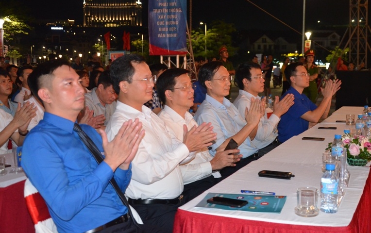 Đến dự chương trình có các đồng chí: Cao Tường Huy, Phó Chủ tịch Thường trực UBND tỉnh; Vi Ngọc Bích, Ủy viên Ban Thường vụ, Trưởng Ban Tuyên giáo Tỉnh ủy; Nguyễn Văn Hồi, Phó Chủ tịch HĐND tỉnh; Nguyễn Thị Hạnh, Phó Chủ tịch UBND tỉnh.