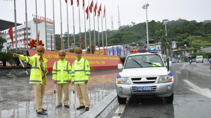 Lực lượng CSGT Công an tỉnh Quảng Ninh thường trực 24h đảm bảo ATGT thông suốt trong những ngày diễn ra Đại hội