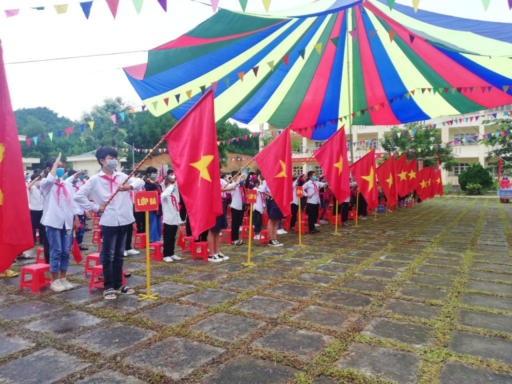 Khoảng 14.000 học sinh vùng vừa thoát khỏi diện ĐBKK sẽ nhận được hỗ trợ BHYT trong năm học mới này.