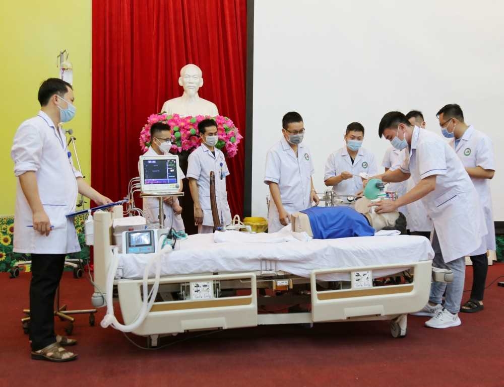 Bệnh viện Đa khoa tỉnh đào tạo trực tiếp tại chỗ cho đội ngũ cán bộ y tế toàn ngành, chuẩn bị tốt nhân lực phòng, chống dịch Covid-19.