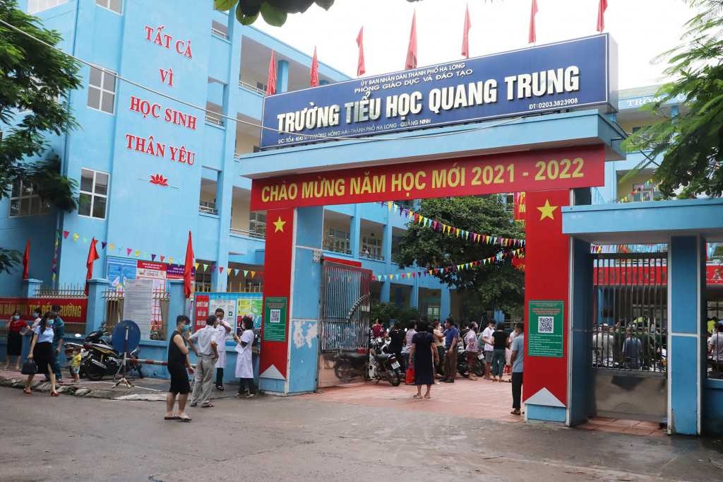 1 trong 8 địa điểm tiêm phòng trong ngày đầu tiên.