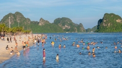Quảng Ninh: Một số hoạt động dịch vụ du lịch nội tỉnh được mở cửa trở lại