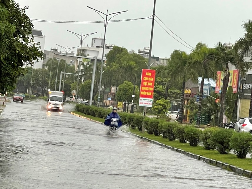 Tuyến đường khu vực Cienco5 thuộc phường Cao Xanh thường xuyên bị ngập lụt khi có mưa lớn.