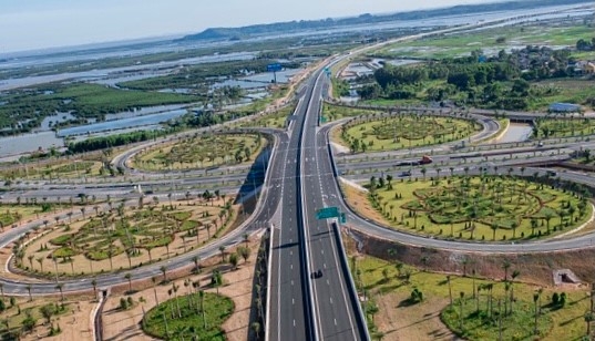 Dự án Khu đô thị phức hợp Hạ Long Xanh được kỳ vọng sẽ tạo diện mạo đô thị mới cho vùng phía tây Hạ Long và thị xã Quảng Yên theo trục cao tốc Hạ Long - Hải Phòng