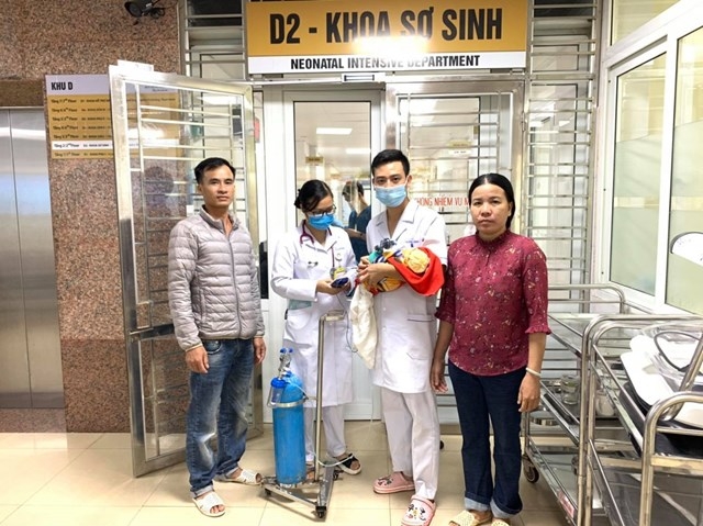 Hiện tại trình trạng của mẹ con sản phụ đã qua cơn nguy kịch.