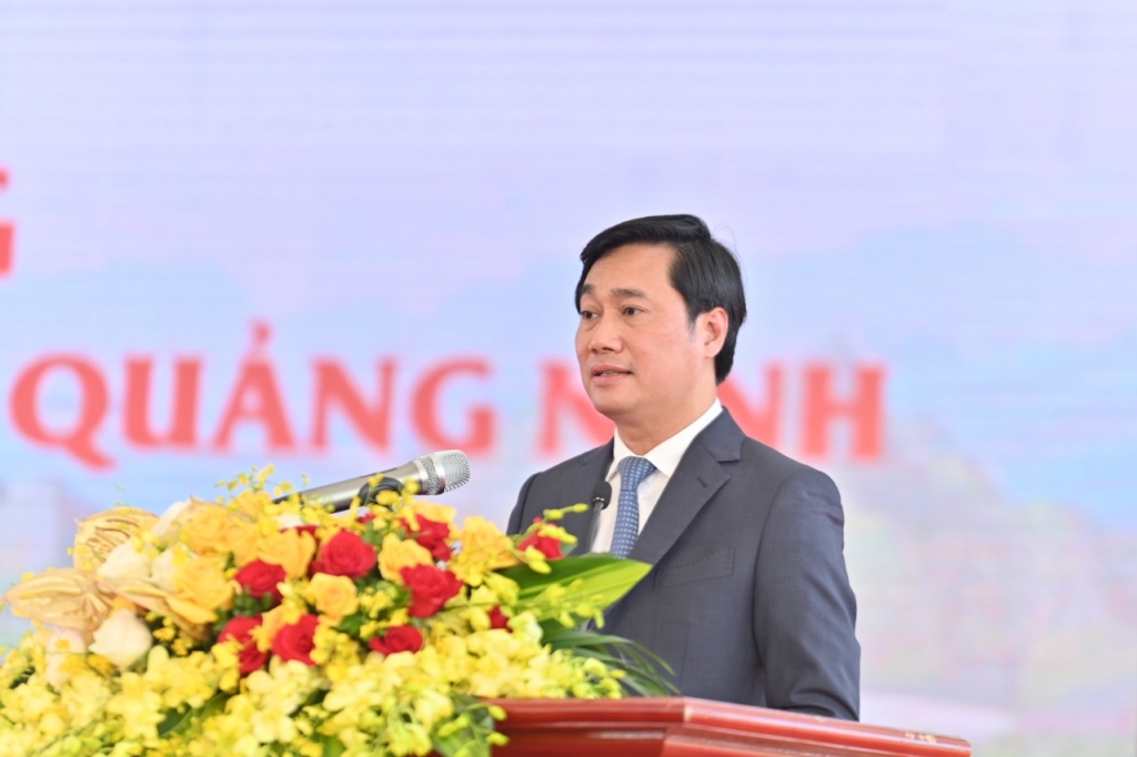 Ông Nguyễn Tường Văn _- Chủ tịch UBND tỉnh Quảng Ninh phát biểu tại lễ khởi công.