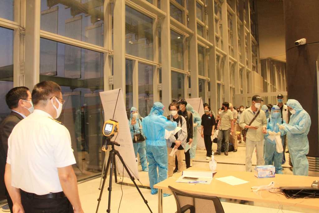 Sân bay Vân Đồn đón những hành khách đầu tiên sau đợt dịch thứ 4.