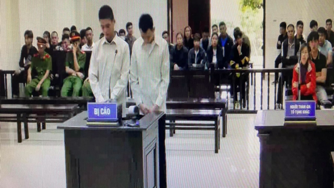 2 đối tượng Phùng Quyết Sinh và Phạm Mạnh Huynh tại phiên tòa.