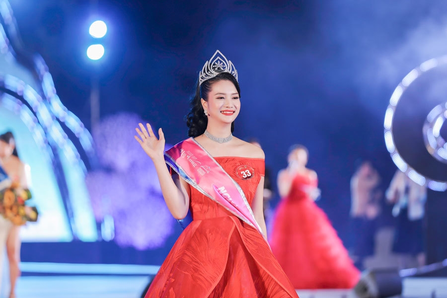 Người đẹp Trần Thị Mai, số báo danh 33, đã đoạt danh hiệu Người đẹp Hạ Long 2020. Người đẹp Trần Thị Mai, số báo danh 33, đã đoạt danh hiệu Người đẹp Hạ Long 2020.